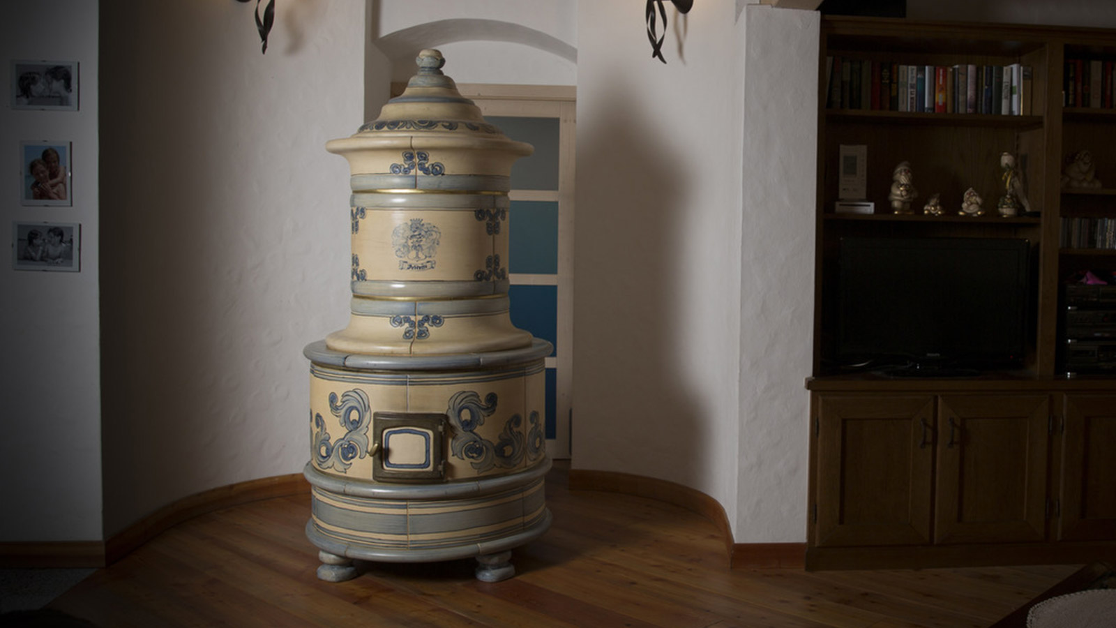 Stufa in maiolica a Campana