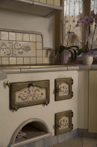 cucina a legna, forno pizza Stufe Collizzolli, Stufe in ceramica fatte a mano