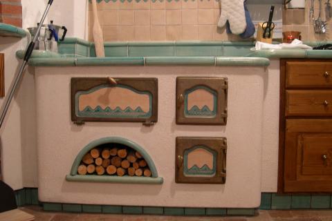 cucina a legna, forno pizza Stufe Collizzolli, Stufe in ceramica fatte a mano