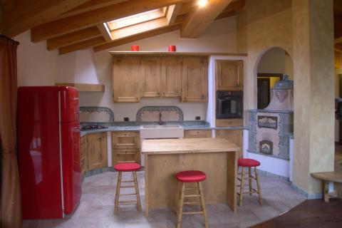 cucina a legna, forno pizza Stufe Collizzolli, Stufe in ceramica fatte a mano