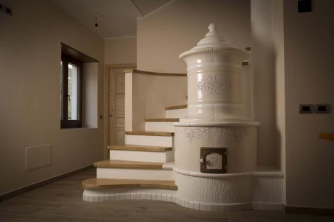 Stufa classica in ceramica, Stufe Collizzolli fatte a mano, stufe elettriche e a legna