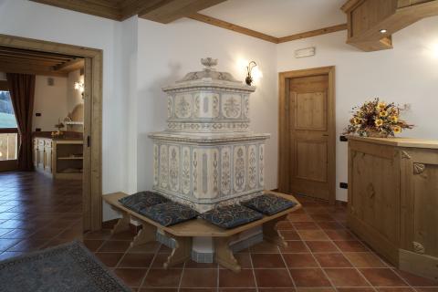 Stufe Collizzolli in stile tirolese stufe in ceramica modello Tirolo